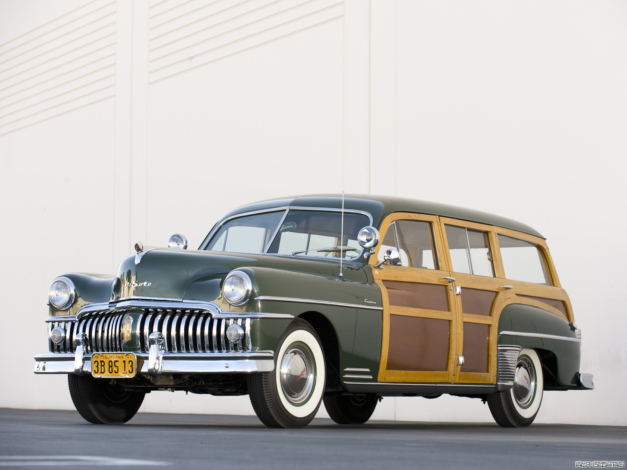 DeSoto Custom Suburban Station Wagon '1950.jpg