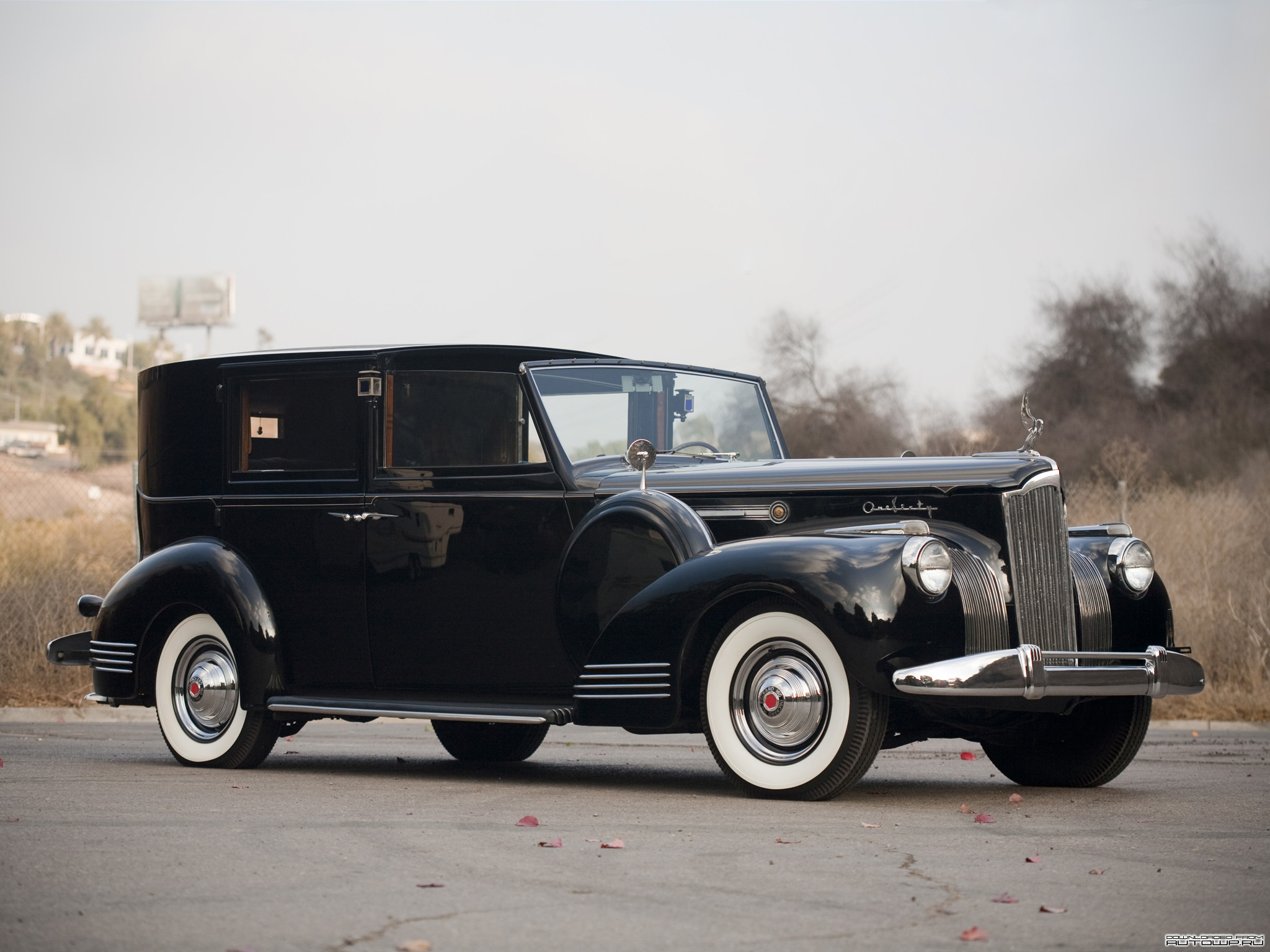 Packard 160 Panel Brougham by Rollston '1941.jpg