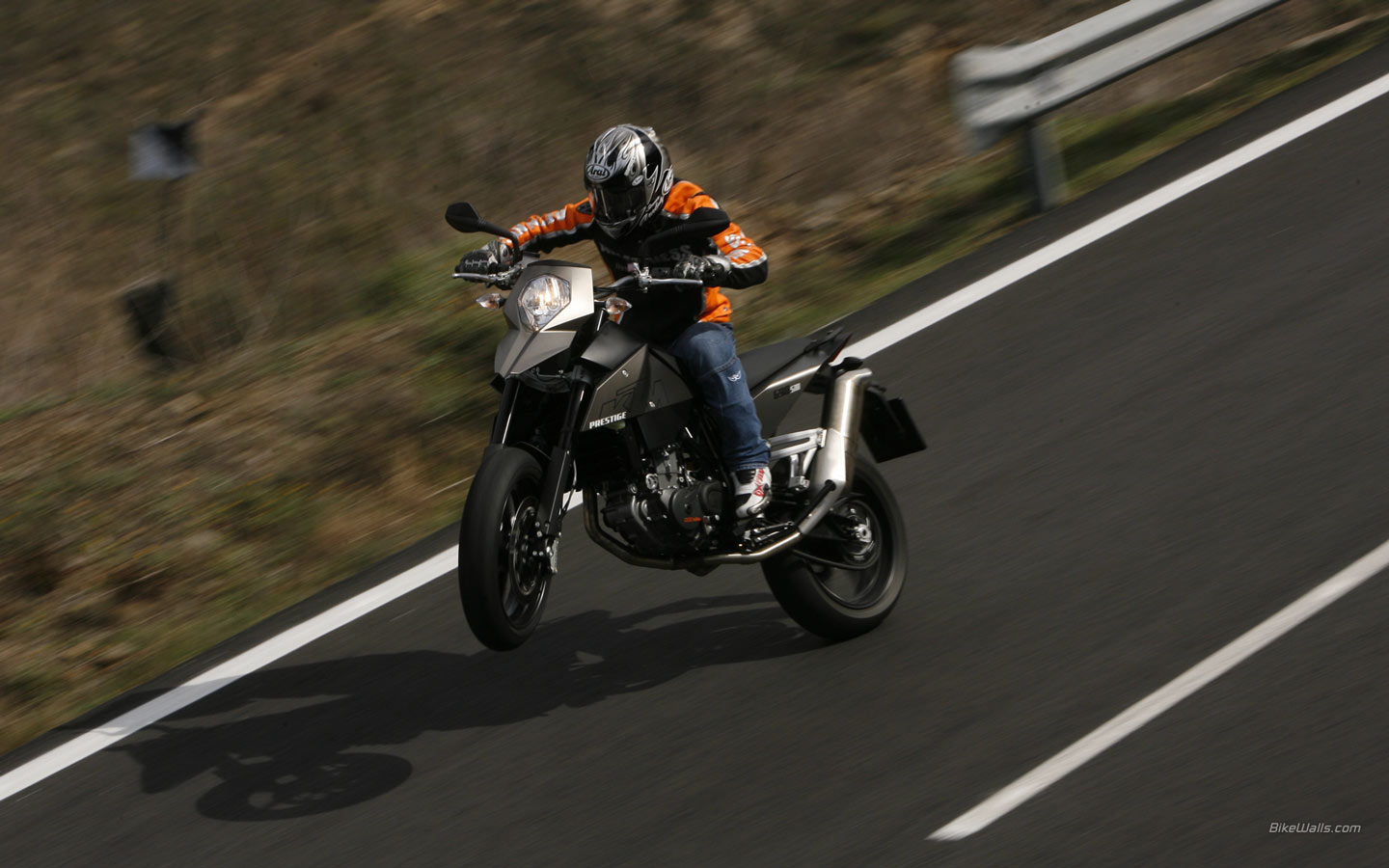 KTM_690SM_ok2_2007_01_1440x900.jpg