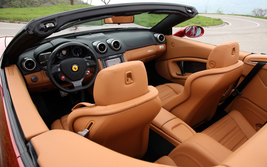 Tapeta 2013-Ferrari-California-interior.jpg