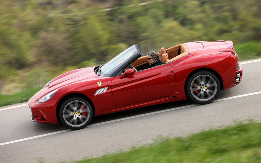 Tapeta 2013-Ferrari-California-side-in-motion-2.jpg