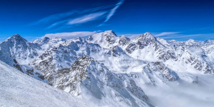 Tapeta Alpejski widok na ośnieżone góry
