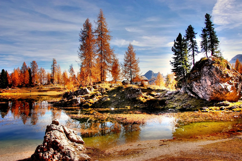 Tapeta Dolomity w górach, Jezioro i drzewa