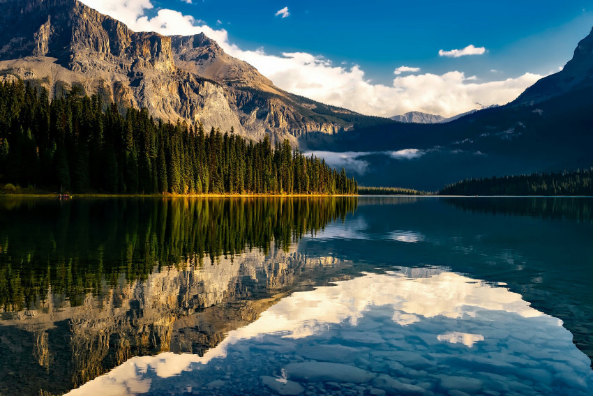 Tapeta Kanada i piękny widok na góry i jezioro