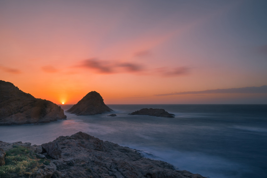 Tapeta Ocean, skały i zachód słońca