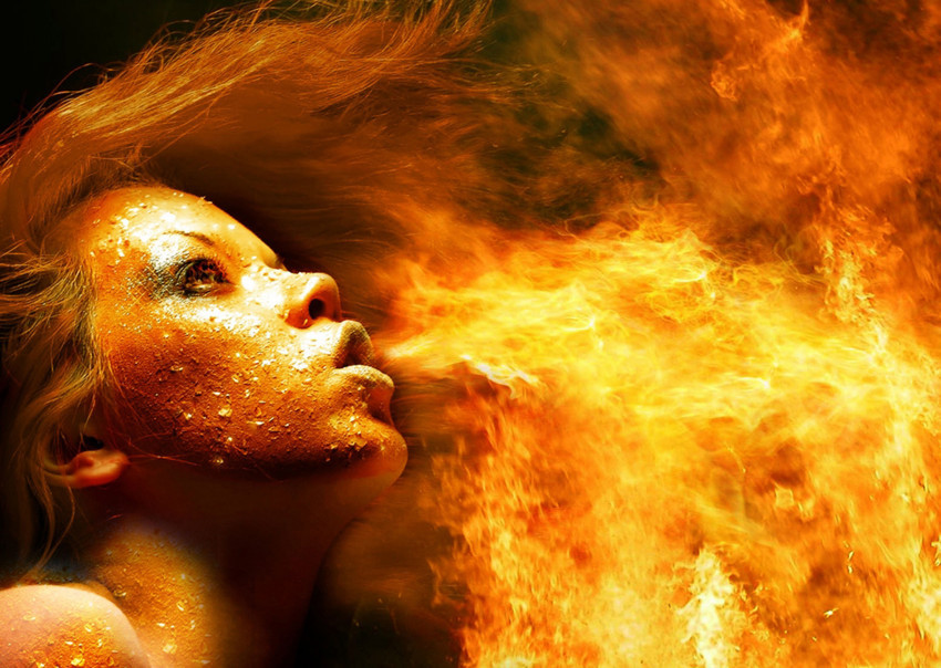 Tapeta ogień kobieta