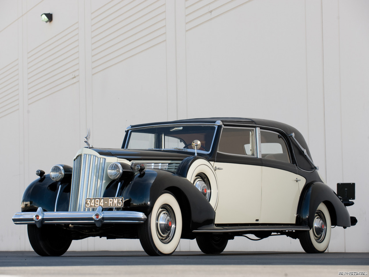 Tapeta Packard Super Eight Transformable Town Car by Franay '1939.jpg