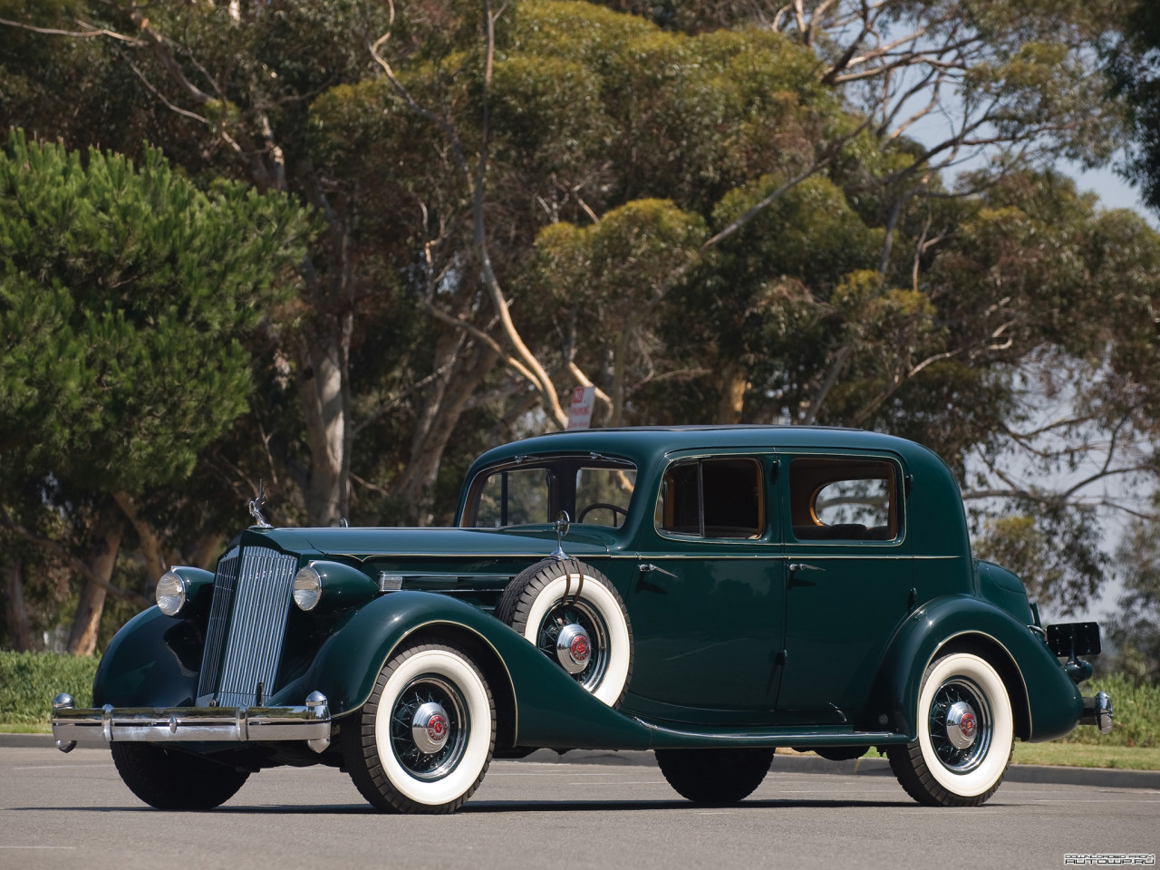 Tapeta Packard Twelve Club Sedan '1936.jpg