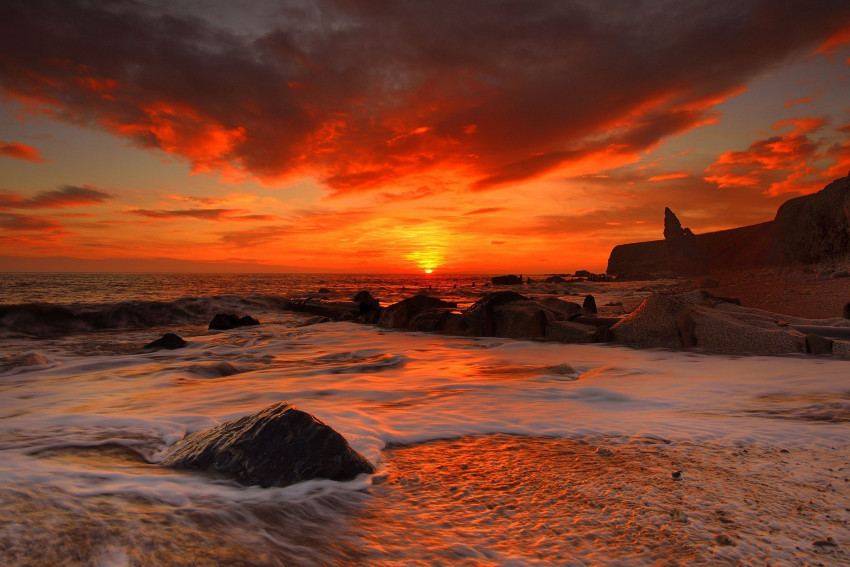 Tapeta Sea_Waves_Rocks_Beach_Sunrise_2048x1365