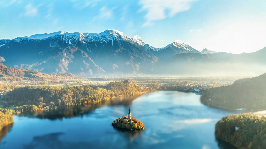 Tapeta Słowenia i ośnieżone góry w oddali