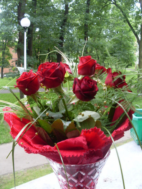 Tapeta wazon róż
