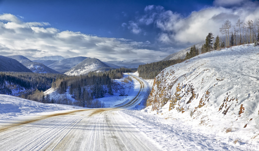 Tapeta Zimą droga w góry