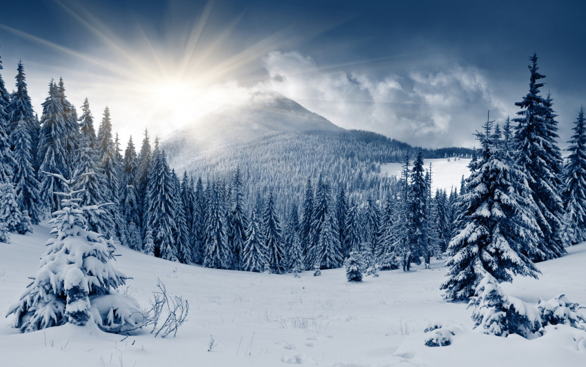 Tapeta Zimą słońce w górach