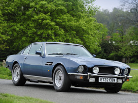Tapeta Aston Martin V8 Saloon '1972–89.jpg