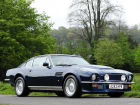 Tapeta Aston Martin V8 Vantage '1977–89.jpg