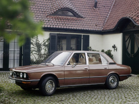 Tapeta BMW 528 Sedan (E12) '1974–76.jpg