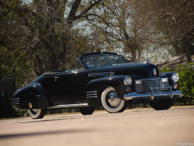 Tapeta Cadillac Sixty-Two Convertible Coupe by Fleetwood '1941.jpg