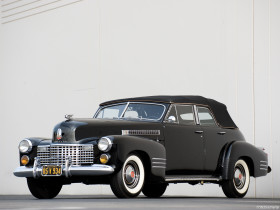 Tapeta Cadillac Sixty-Two Convertible Sedan '1941.jpg
