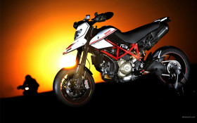 Tapeta Ducati_Hypermotard_1100evo_2010_14_1440x900.jpg