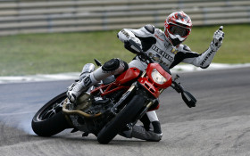 Tapeta Ducati_hypermotard-a_2007_03_1440x900.jpg