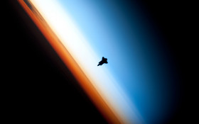 Tapeta Endeavour_silhouette_STS-130.jpg