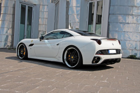 Tapeta Ferrari-California-White.jpg