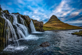 Tapeta Islandia, Wodospad i góra