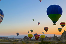 Tapeta Kapadocja w środkowej Turcji i balony