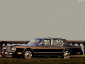 Tapeta Lincoln Town Car '1985–89.jpg