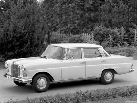 Tapeta Mercedes-Benz 200D (W110) '1961–65.jpg