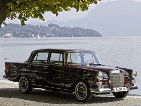 Tapeta Mercedes-Benz 200D (W110) '1965–68.jpg