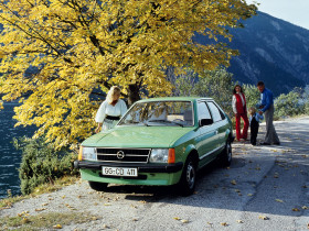 Tapeta Opel Kadett 2-door (D) '1979–81.jpg