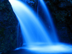 Tapeta Piękny błękitny wodospad