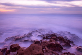 Tapeta Plaża i ocean o zachodzie słońca
