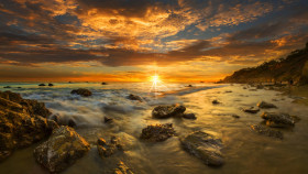Tapeta Plaża i słońce nad morzem