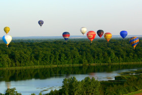 Tapeta Rzeka i balony
