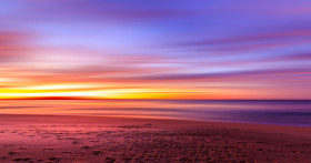 Tapeta Zachód słońca, plaża i kolorowe niebo